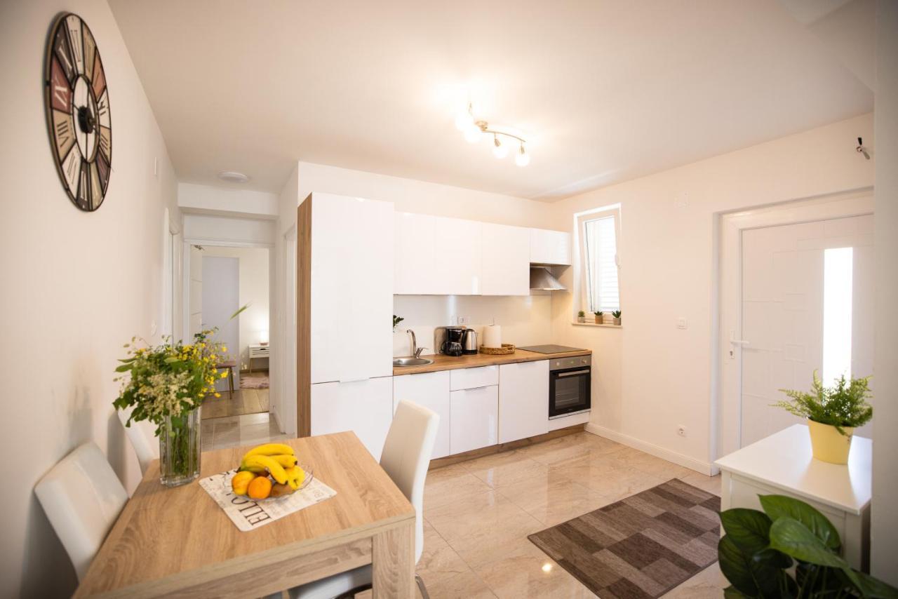 Apartmani Lelu Pridraga ภายนอก รูปภาพ