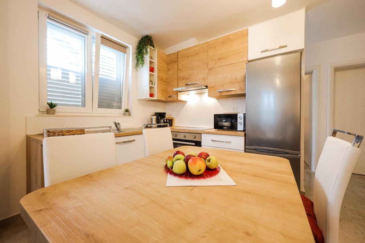Apartmani Lelu Pridraga ภายนอก รูปภาพ