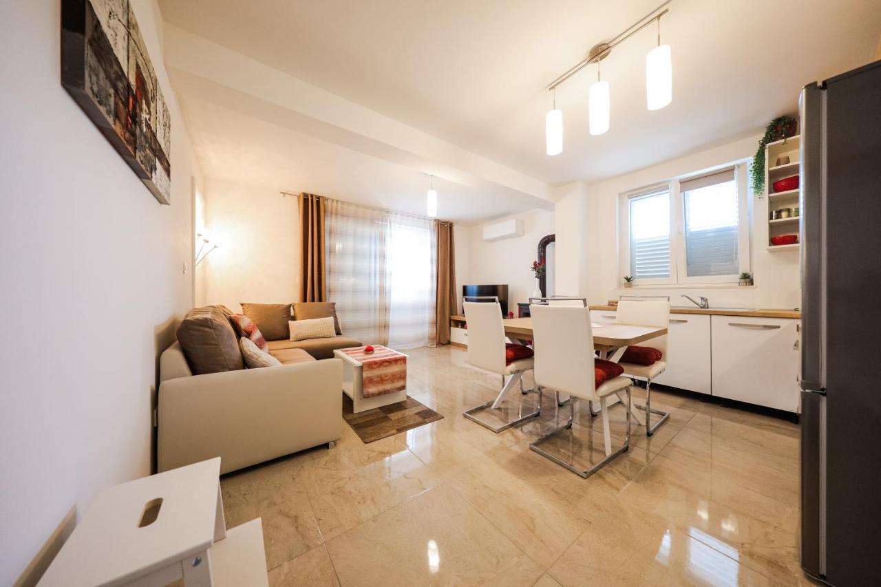 Apartmani Lelu Pridraga ภายนอก รูปภาพ