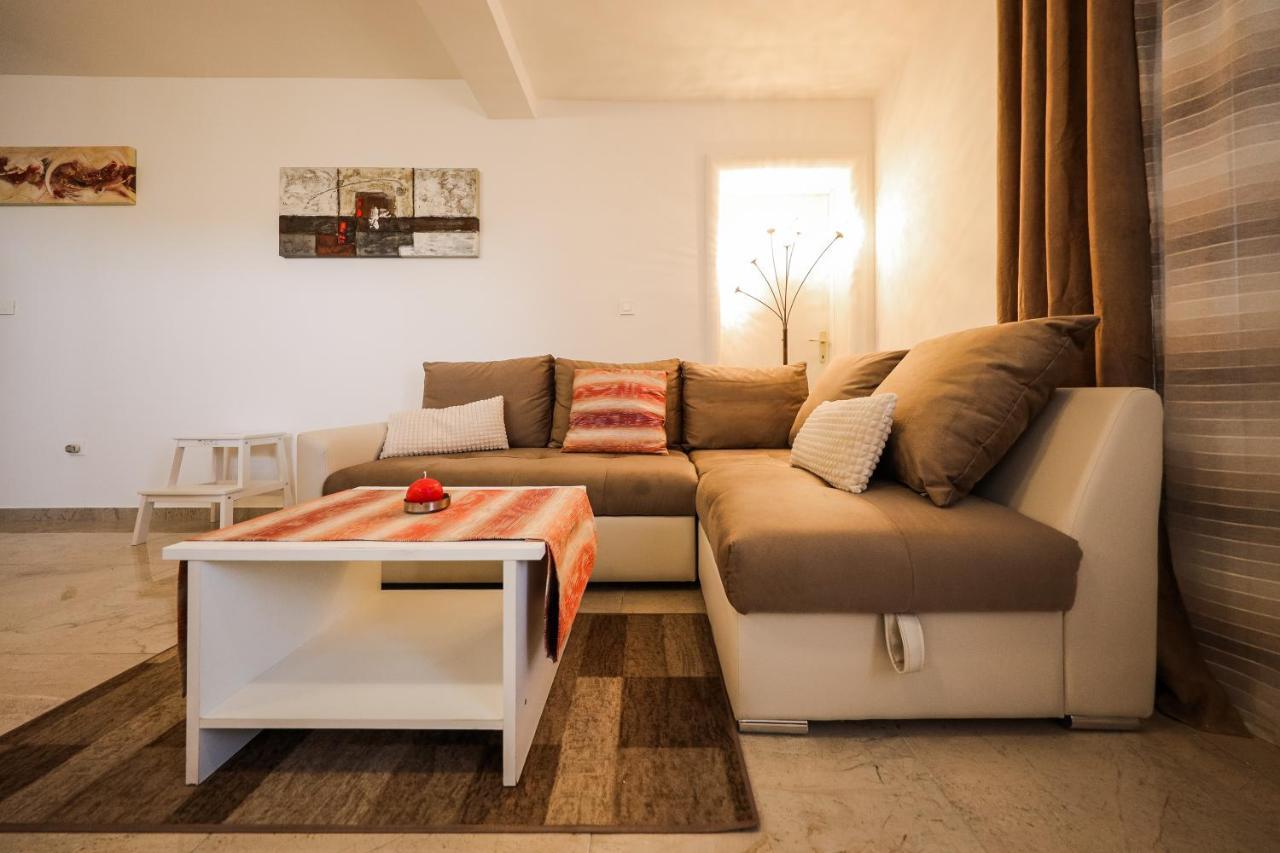Apartmani Lelu Pridraga ภายนอก รูปภาพ